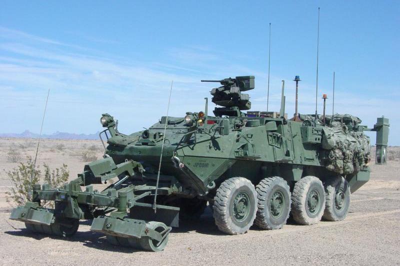 العربتان المدرّعتان الخفيفتان LAV و Stryker