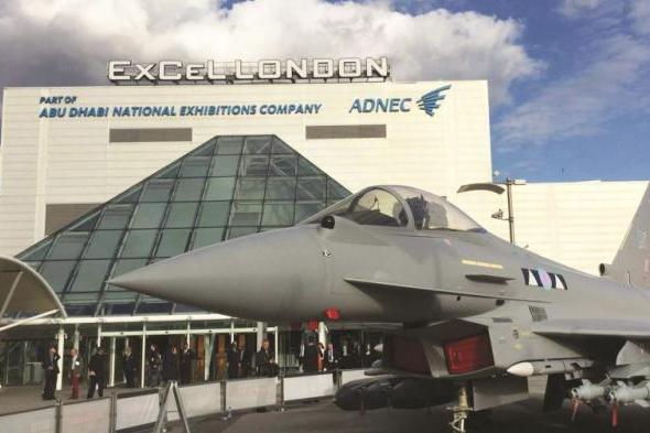 مقاتلة Eurofighter تربض أمام مدخل المعرض