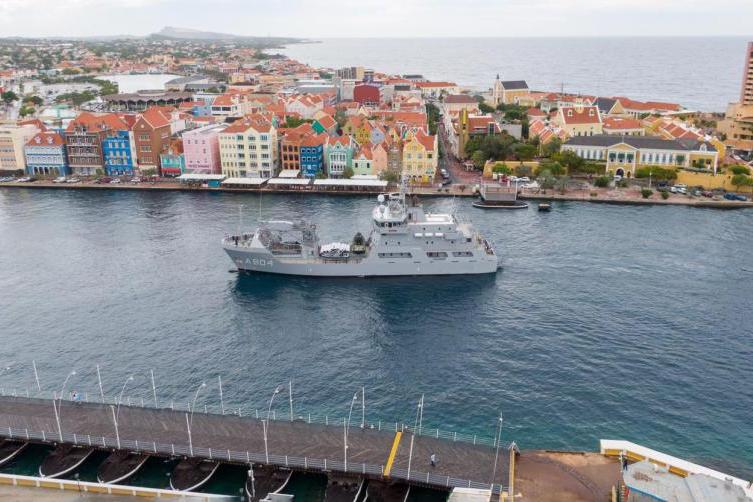 HNLMS Pelikaan arriving back home in Curaçao