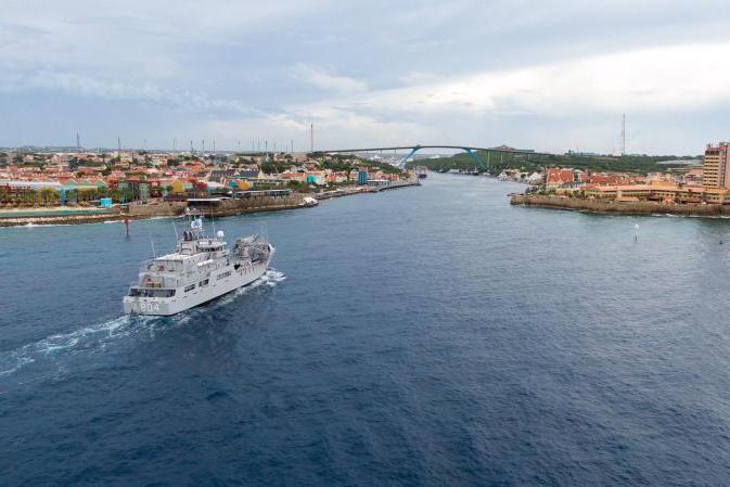 HNLMS Pelikaan arriving back home in Curaçao