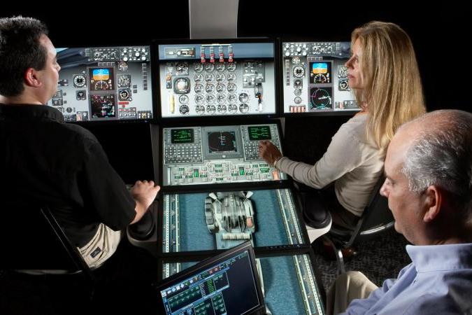 يسمح برنامج الدورات التدريبية الذي تضطلع به Collins Aerospace بالتعاون مع «جامعة خليفة» بتدريب الطلاب في مختلف مواقع الشركة في الشرق الأوسط وكذلك في أوروبا لاكتساب خبرات جديدة في الهندسة والتطوير
