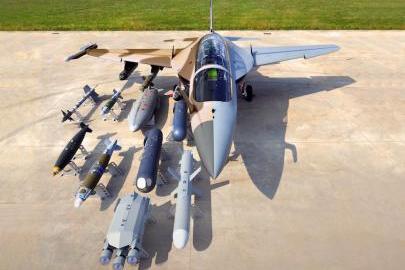 لا تجعل خصائص الطيران الممتازة لطائرة M-346 طائرة تدريب متقدمة فحسب، بل طائرة قتال خفيف قادرة على الاضطلاع بمهام قتالية بكلفة منخفضة وفعالية كبيرة