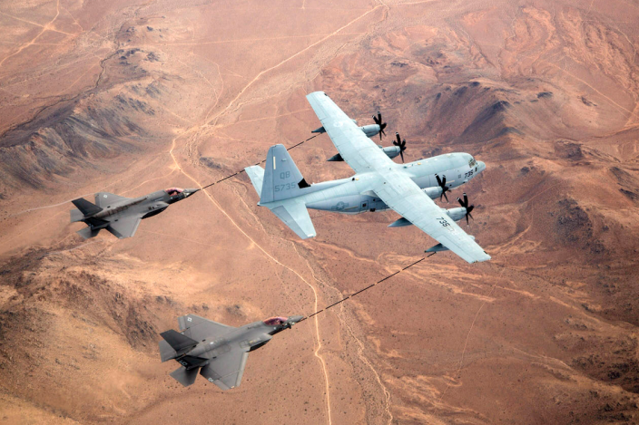 تستند بعض طائرات الصهريج إلى طائرات النقل العسكري على غرار طائرة Lockheed Martin C-130