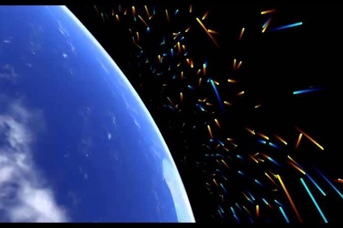 حصل في العام 2000 اصطدام ما بين القمر الصناعي الروسي Kosmos 2251 والساتل Iridium 33 الذي كان قيد التشغيل وواحد من سواتل الاتصالات التابعة لمجموعة Iridium