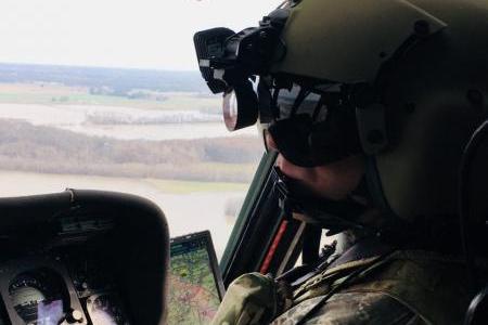 تعمل شركة Raytheon مع طواقم الطوّافات في الجيش الأميركي والجنود الراجلين من خلال برنامج Air Warrior، وأدمجت نظام GMR-1000 على متن طوّافات UH 60 Black Hawk
