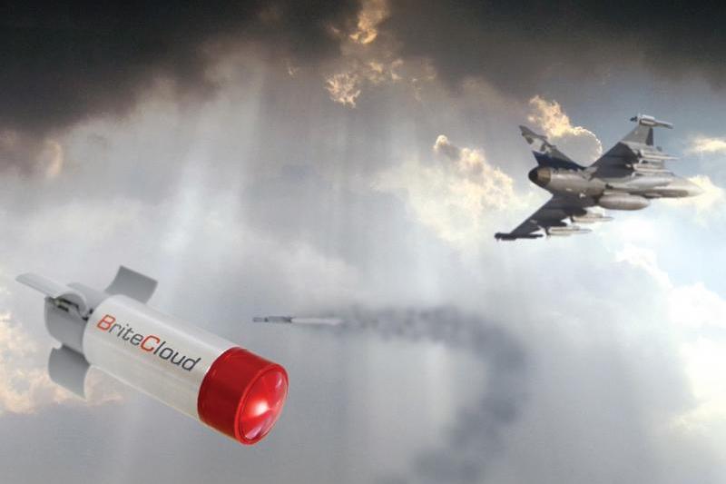 طوَّرت Leonardo نظام الأشراك الخداعية المُستَهلَكة BriteCloud، المتوافر في اشتقاقَين: BriteCloud-55 الذي يُجهِّز الطائرة المقاتلة بناثرات إجراءات مضادة عيار 55 ملم؛ وBriteCloud-218 الذي يُغطِّي أنظمة عيار 218 ملم.