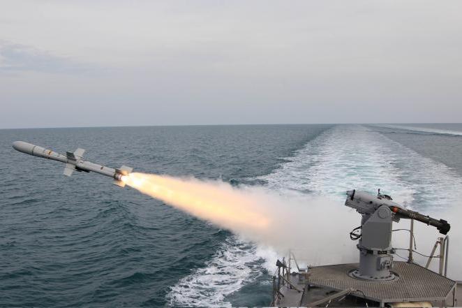 يُعتبر صاروخMarte Mk2/N اشتقاقاً مباشراً من نظام السلاح المضاد للسفن المُطلَق من على متن الطوّافة Marte Mk2/S. الصورة: MBDA