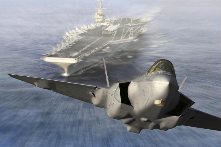 مقاتلتا Raptor F-22 (إلى اليمين) و F-35 Lightning II اللتان دخلتا الخدمة بالتتابع في سلاح الجو الأميركي عامي 2005 و 2015 وكلاهما من صنع شركة  Lockheed Martin