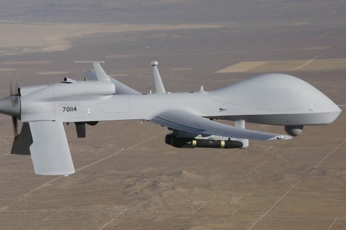 يشغل الجيش الأميركي عربة  MQ-1C Gray Eagle المشتقة من Predator والتي بإمكانها حمل أسلحة على غرار صاروخ  Hellfire