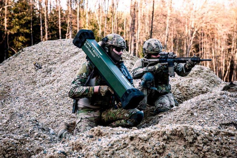 ترأس شركة MBDA في ألمانيا برنامجاً تطويرياً متعدِّد الجنسيات لتعزيز نظام Enforcer، وهو نظام سلاح جديد موجَّه يعمل ليلاً نهاراً قابل للبرمجة يطلق من على الكتف ويستخدم لمرةٍ واحدة