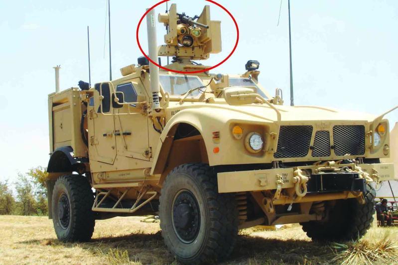 مركن السلاح المشترك المشغَّل عن بُعد CROWS M153 صنع Kongsberg مركّباً على عربة M-ATV صنع  Oshkosh
