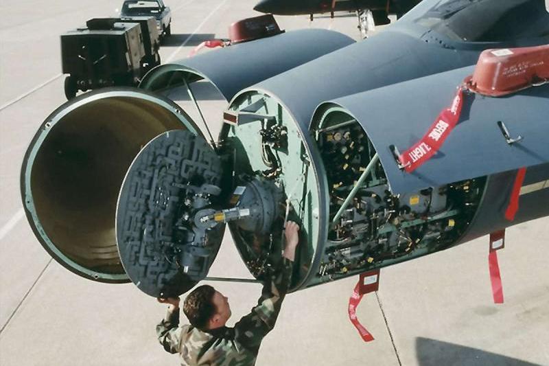 يعتبر رادار Raytheon AN/APG-63(V)2 الرادار الأميركي الأول من عائلة AESA، وهو يشكل تحديثاً رئيسياً لِـ 18 مقاتلة من طراز ºBoeing F-15C