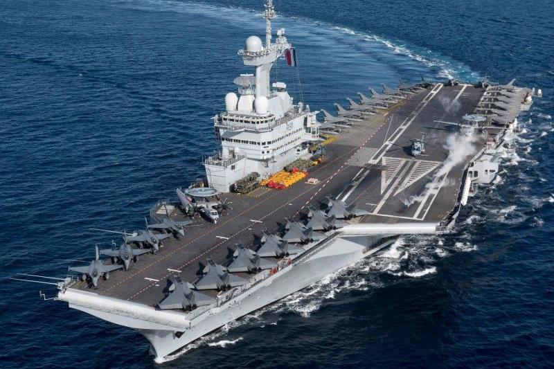 يتضمن الوجود البحري الحالي لحلف الناتو حاملة الطائرات الفرنسية Charles de Gaulle