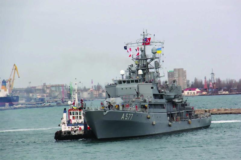 سفن الناتو تجري مناورات عسكرية مع القوات الأوكرانية في البحر الأسود