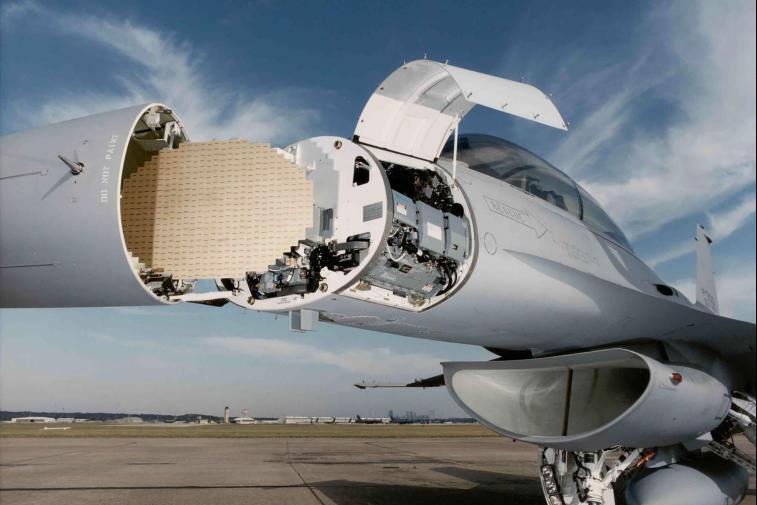 تم تطوير الرادار AN/APG-80 وهو من صنع Northrop Grumman، ليستخدم في مقاتلات Lockheed Martin F-16E/F Block 60 المتقدمة التابعة لدولة الإمارات العربية المتحدة