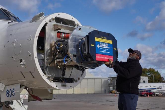 حقق رادار Scalable Agile Beam Radar (SABR) صنع Northrop Grumman أو AN/APG-83 نجاحاً تجارياً كبيراً، مستمداً من رادار APG-77 الخاص بـِF-22 وAPG-81 الخاص بـِF-35