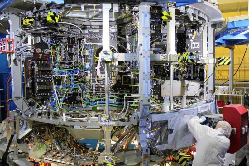 Orion-ESM integration in cleanroom in Bremen - Copyright Airbus