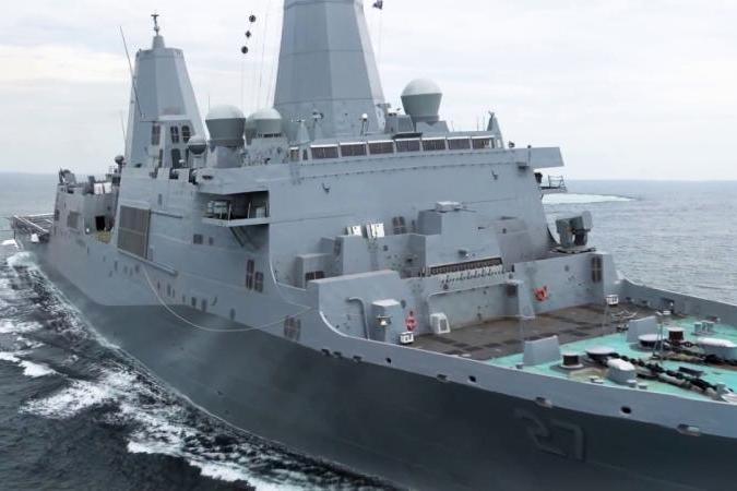 اختبرت البحرية الأميركية «نظام السلاح الليزري التجريبي» (LWSD) صنعNorthrop Grumman على متن سفينة النقل البرمائية PORTLAND (LPD-27)