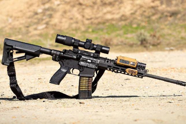 608 RAC أماطت شركة «كاراكال» Caracal الدولية، التابعة لشركة «توازن» الإماراتية، اللثام عن البندقية الهجومية CAR 816 خلال فعاليات معرض IDEX 2013