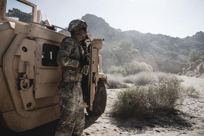 أخذت «قوة المهام الخاصة المشتركة للاستحواذ» Joint Acquisition Task Force (JATF) التابعة لقيادة USSOCOM، بالتركيز على إدماج تكنولوجيا C4ISTAR، متخصصة في ما يتعدى المتطلب الرئيسي لاتصالات على «أمداء خط النظر» (LOS) وفي ما يتخطاها المطلوبة للعمليات الخاصة المتواصلة. الصورة: Collins Aerospace