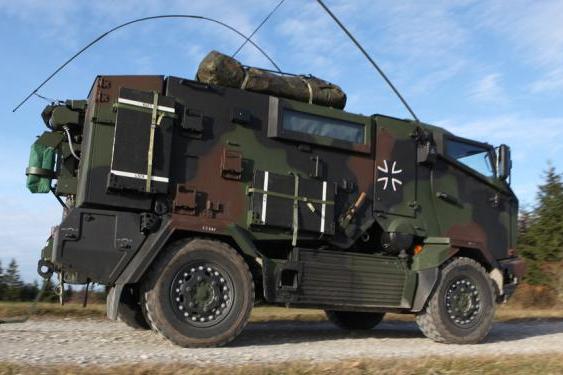 تحتل شركة KMW الألمانية مكانة جيدة في قطاع CBRN مع عربتي MUNGO و DINGO حيث يتم تسويقهما لدور عربات استطلاع عوامل CBRN . ويبدو في الصورة عربة MUNGO CBRN