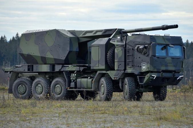 في أواخر العام 2021 كشفت شركة Rheinmetall النقاب عن تطويرها نظام مدفعي جديد مدولب، وعُرض منه نموذج بالحجم الكامل مركّباً على هيكل عربة Rheinmetall MAN Military Vehicles HX3 عشرية الدفع، وهو يستخدم ذخيرة عيار 155 ملم/ كاليبر 60 ومجهز بمقصورة محمية وبرج يتم التحكم به من بُعد خلفي محمي أيضاً ومعزز بنظام مناولة وتلقيم أوتوماتيكي