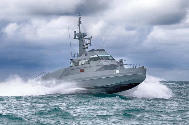 أبرم خفر السواحل الملكي السعودي في العام 2018 عقداً مع حوض بناء السفن CMN Naval الفرنسي لشراء 39 زورق دورية اعتراضية طراز HSI32 يشترط تجميع 20 منها في المملكة العربية السعودية