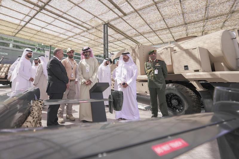سمو الشيخ عمار بن حميد النعيمي ولي عهد عجمان أثناء تجوله في  معرض الدفاع الدولي «آيدكس» ومعرض الدفاع البحري «نافدكس» 2023