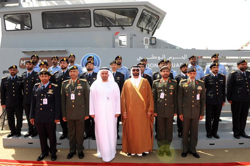 معالي محمد بن أحمد البواردي وزير الدولة لشؤون الدفاع خلال فعاليات «نافدكس 2023» أثناء تدشينه الزورق «مسبار»