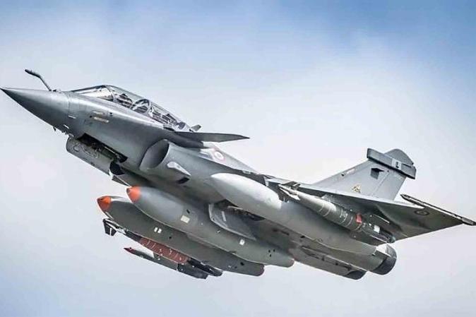 استحصل معيار التشغيل الجديد F4.1 لمقاتلة Rafale على المصادقة و التأهيل من قبل "وكالة المشتريات الدفاعية الفرنسية" في منتصف آذار/مارس الماضيز