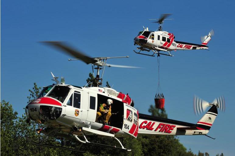 وافقت إدارة LACoFD على تسليم طوافتين من طراز S-70i في كانون الأول/ديسمبر 2017، والتي يتم تعديلها حالياً لإعداد Firehawk. إضافة إلى ذلك، وقّعت سيكورسكي عقوداً لتزويد إدارة الغابات والحماية من الحرائق في كاليفورنيا CAL FIRE وإدارة سان دييغو للإنقاذ من النيران San Diego Fire-Rescue.