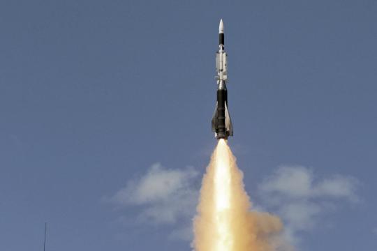 تم تطوير CAMM ER كطراز ذي مدى ممدد لذخيرة CAMM ذات الشهرة العالمية التي قدمتها بنجاح MBDA UK كجزء من عائلة EMADS (حلول الدفاع الجوي المعيارية المحسنة)