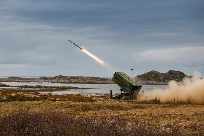 إن صاروخ NASAMS، الذي تم تطويره بصورة مشتركة من قبل شركات أميركية ونروجية، هو حل دفاع جوي للمدى المتوسط القابل للتكيف بدرجة كبيرة