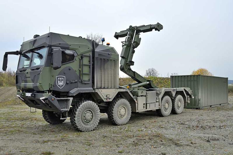 شاحنة Rheinmetall HX3 ذات رافعة ومقصورة مدرّعة