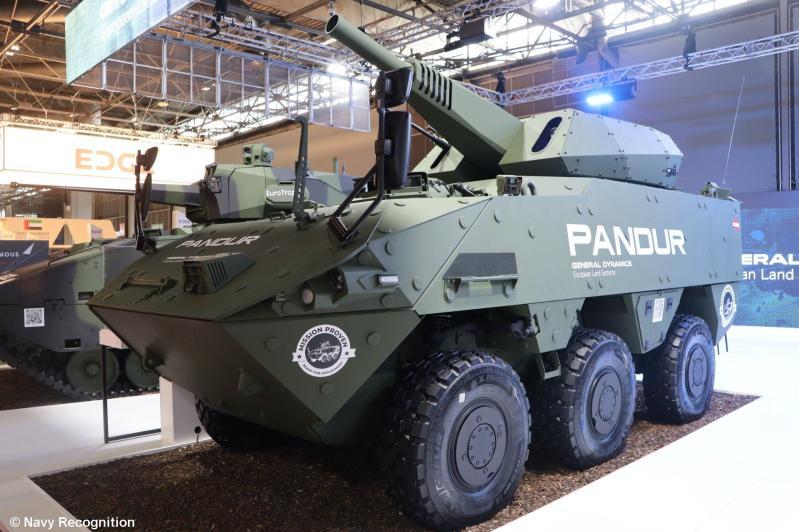 كشفت GDELS النقاب عن Ascod و Pandur 6x6 و Eagle 6x6 إضافة إلى منتجات أخرى خلال فعاليات Eurosatory 2024 وتبدو في الصورة العربة Pandur 6x6