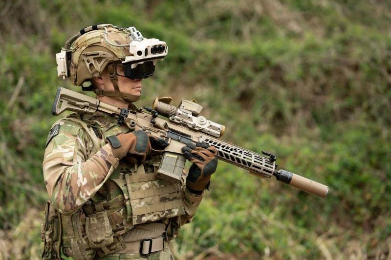 البندقية الأوتوماتيكية XM250 المقرر أن تحل محل السلاح الآلي للحظيرة M249 (SAW)، المجهزة بنظام Vortex Optics XM157 لإدارة الرمي