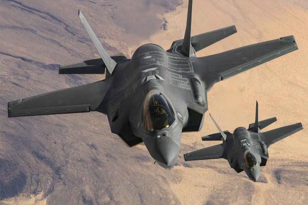 المقاتلة المتعدّدة الأدوار من «الجيل الخامس» التالي F-35 Lightning II من Lockheed Martin والتي اشتملت على تكنولوجيا طُوّرت في الأساس لمقاتلة F-22