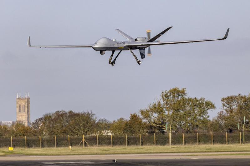 بفضل نظام الرصد والتجنب الأول من نوعه، تستطيع طائرة MQ-9B فقط الطيران في المجال الجوي المقيد وغير المقيد