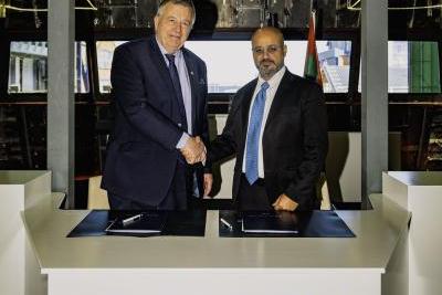 حمد المرر، العضو المنتدب والرئيس التنفيذي EDGE Group، وبيير بالمر، رئيس مجلس إدارة CMN NAVAL
