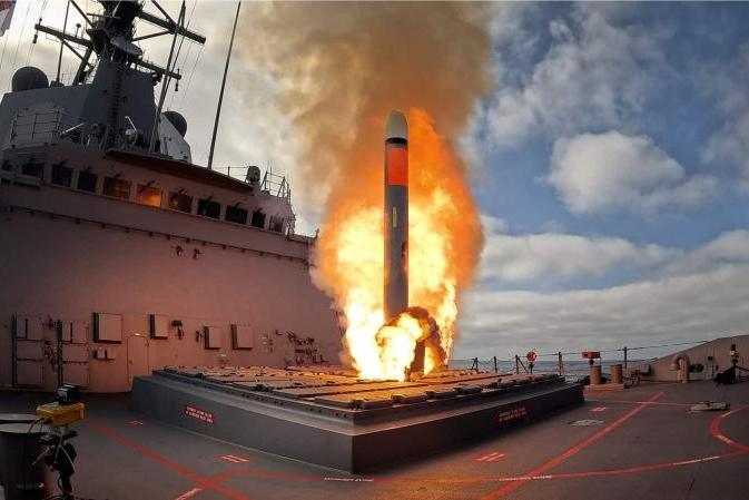 مدمّرات الصواريخ الموجّهة (DDG) من فئة Hobart صنع Navantia مجهزة بصواريخ Tomahawk