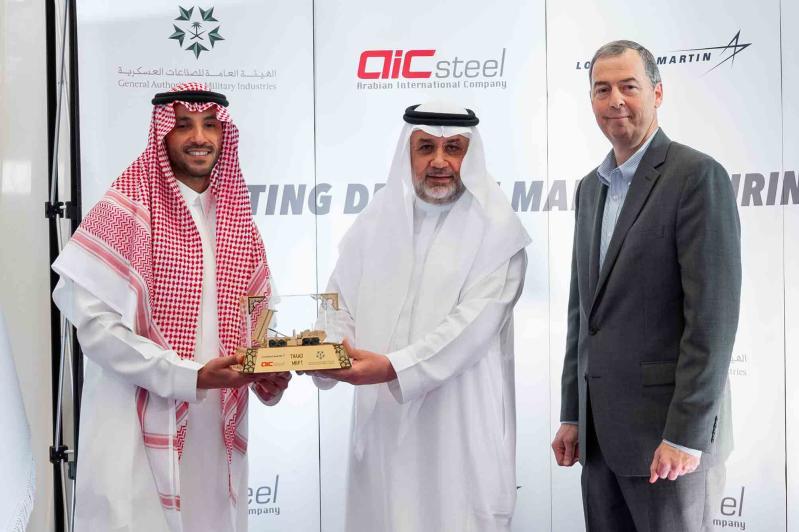 تيم كاهيل، رئيس قسم الصواريخ والتحكم الناري بشركة Lockheed Martin، ونواف البواردي، مساعد نائب المحافظ للمجالات العسكرية بالهيئة العامة للصناعات العسكرية GAMI، ووسيم عطية، رئيس «الشركة العربية الدولية للإنشاءات الحديدية» AIC Steel