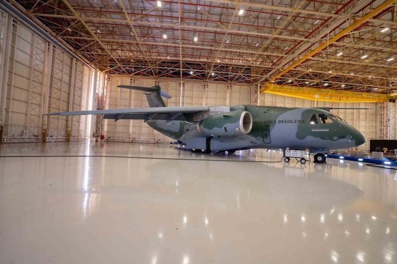سلّمت شركة إمبراير، في حزيران/ يونيو 2023، الطائرة السادسة متعددة المهام من طراز C-390 إلى القوات الجوية البرازيلية (FAB). تُعد الطائرة التي يتم تسليمها بمواصفات القدرة العملانية الكاملة (FOC).