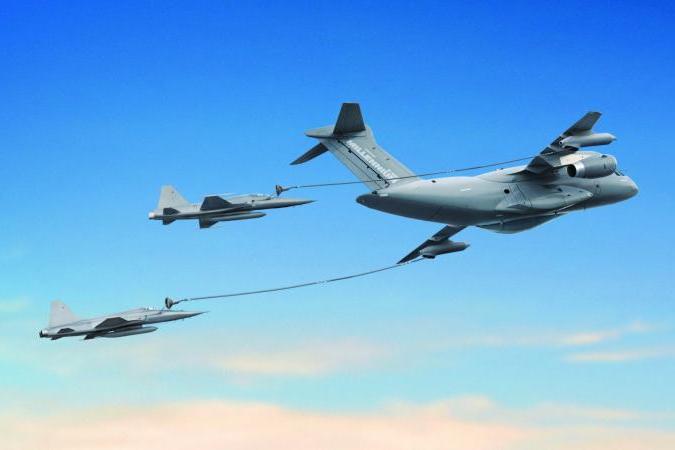 عند تزويدها بوحدات/ بحاضن التزود بالوقود جواً تحت الجناحين (WARP)، يطلق عليها تسمية KC-390.