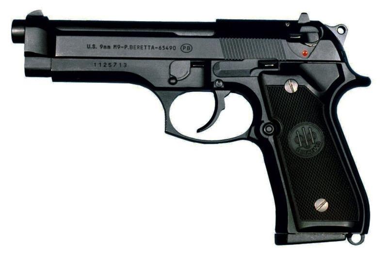 Beretta M9 وهو مسدس نصف آلي عيار 9 ملم