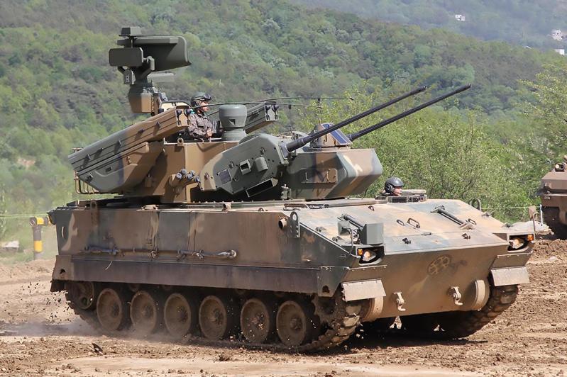 نظام K30 Biho Hybrid  المجنزر من شركة Hanwha Defense