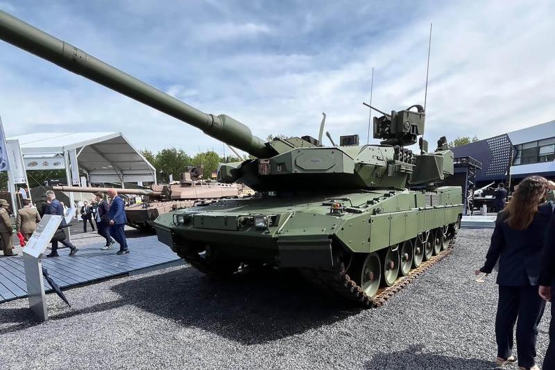 دبابة القتال الرئيسية Leopard 2A8 التي تنتجها شركة KNDS
